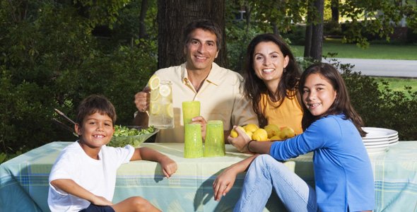 Comer en familia nos mantiene más sanos