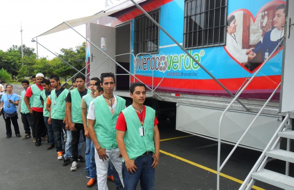 Hanes inaugura clínica móvil