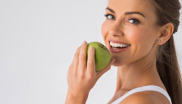 A través de una buena alimentación sí se pueden tener dientes sanos. Aquí la clave