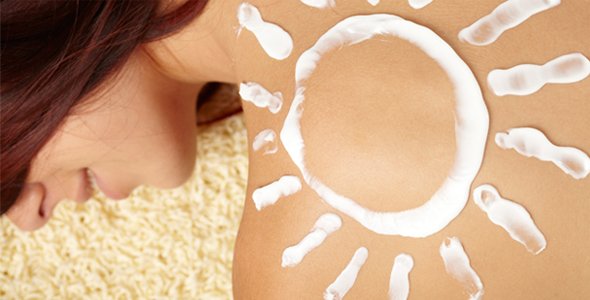 La piel sigue sufriendo daños horas después de tomar el sol