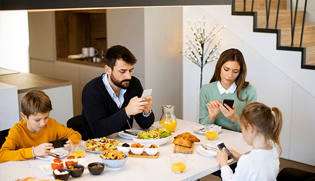 ¿Qué tipo de interacción tienes con tus hijos a la hora de comer?