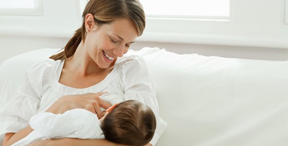 La lactancia protege de la contaminación ambiental