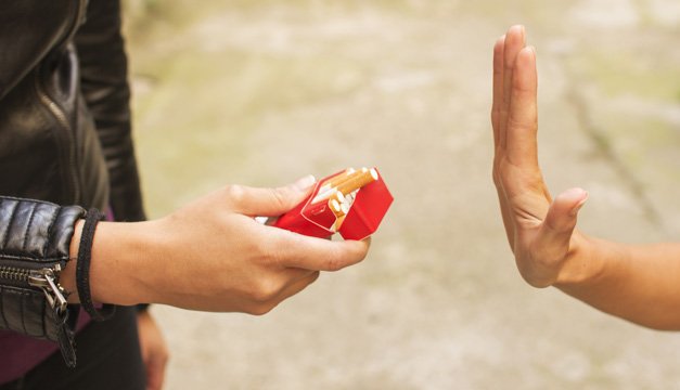 ¿Quieres dejar de fumar? Te sorprenderá saber que algunos alimentos lo hacen más difícil