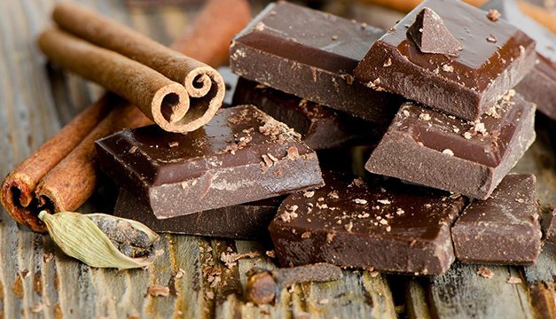 Comer chocolate = menor riesgo de enfermedad cardíaca ¡Comprobado!