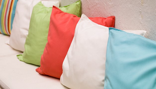Cojines limpios y mullidos en un dos por tres