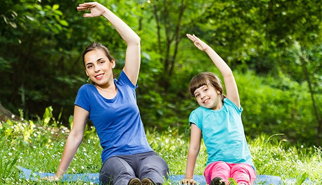 Practica Yoga con tus hijos para fortalecer sus lazos de confianza