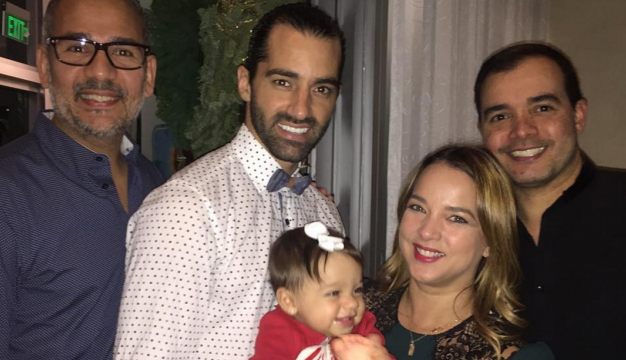 Adamari junto a su esposo y su pequeña Aítana.