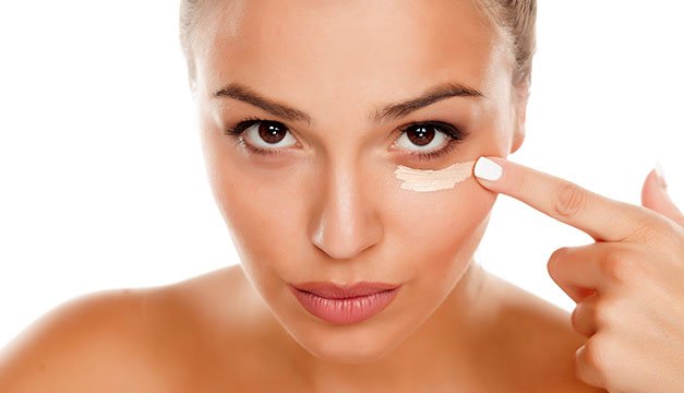 ¡Otra vez ojeras! ¿Hay forma de evitar este disgusto matutino?