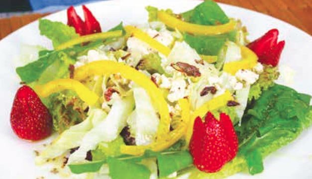 Ensalada mediterránea con toque mesoamericano