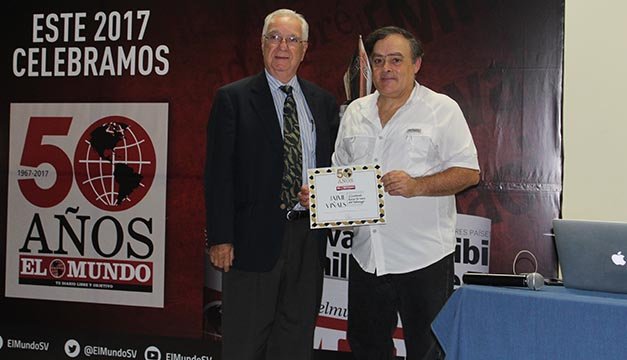 Alpinista Jaime Viñals compartió experiencias por 50 años de Diario El Mundo