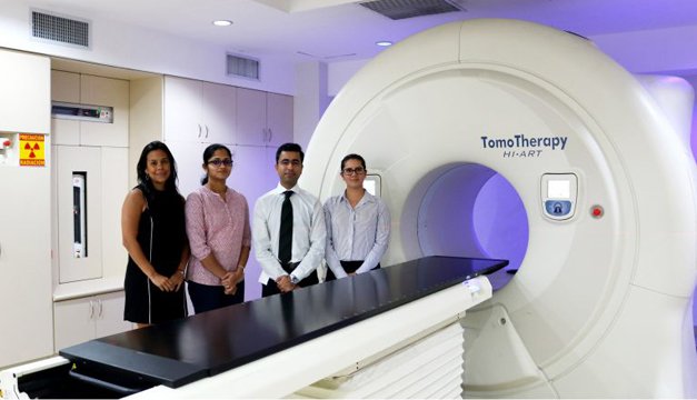 Health City en busca de terapias oncológicas en El Salvador