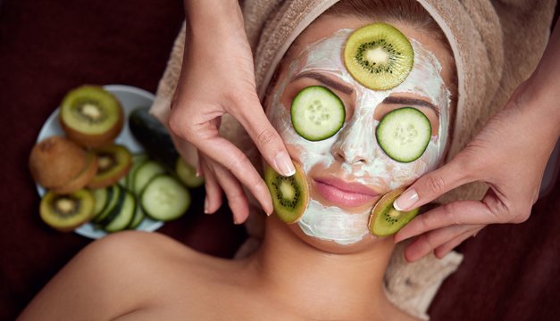 Prepara tu cutis en casa para las fiestas navideñas