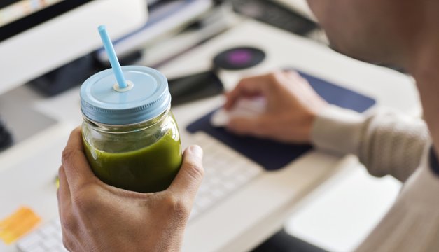 Comida saludable VS. Dietas detox, ¿qué es mejor?