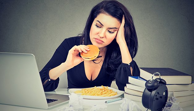 El estrés engorda igual que una hamburguesa