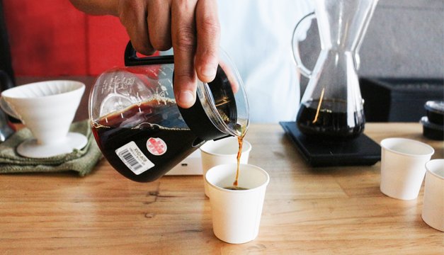 Descubre la experiencia de probar los atributos de un buen café