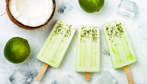 Paletas de coco, limón y chía