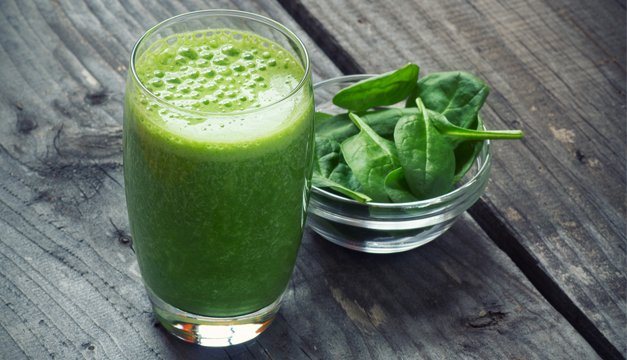 Batido de espinaca con leche de almendras