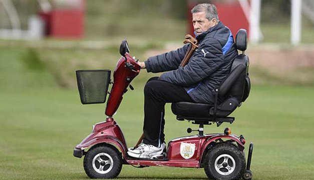 Conoce la extraña enfermedad que sufre el entrenador de Uruguay
