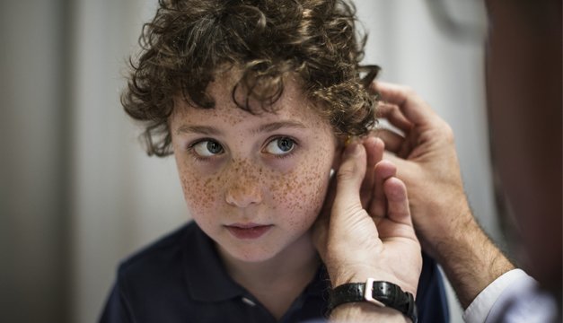 Los factores de riesgo asociados a la sordera que debes prestar atención