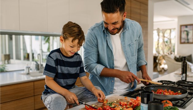 Cuatro consejos para que tus hijos coman frutas y verduras