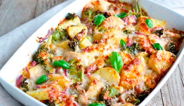Delicioso brócoli con papa gratinado, ¡la guarnición perfecta!