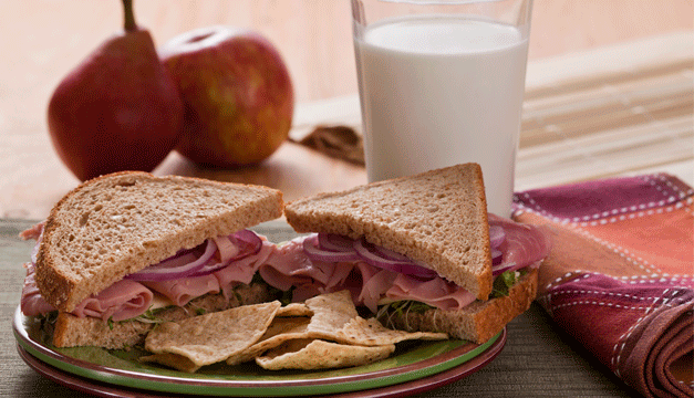 Emparedado de pera con jamón y queso, estilo wafle