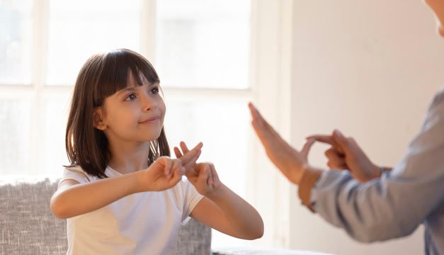 Uno de los diagnósticos más dolorosos para un padre: "su hijo es sordo"