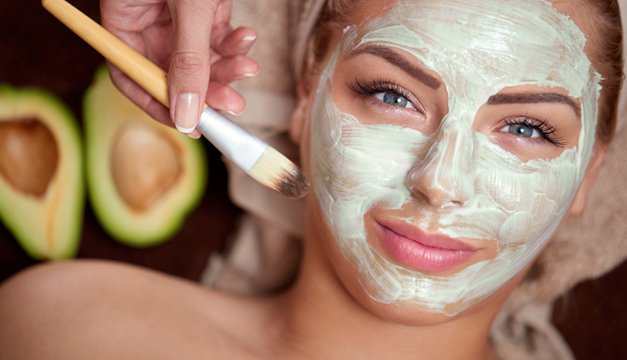 mujer con mascarilla