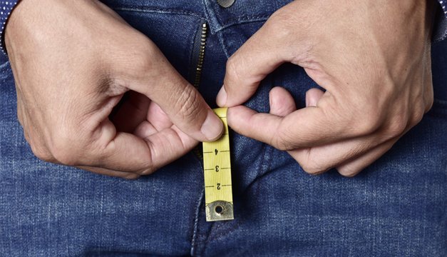 ¿Entrenar con pesas encoge el pene?