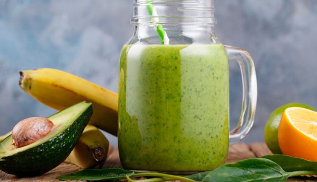 Prepara un smoothie detox en 5 minutos