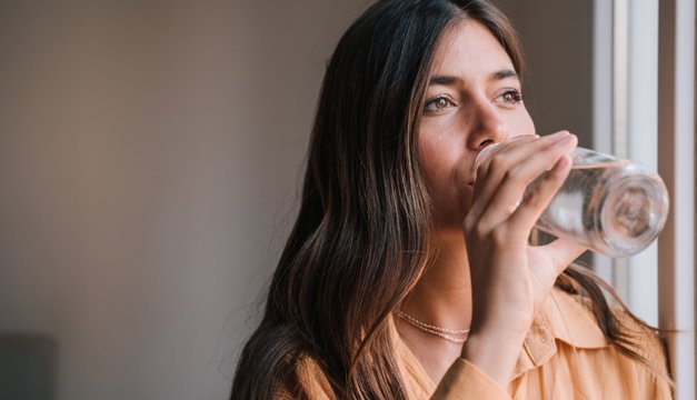 Signos en tu cuerpo que te exigen beber más agua