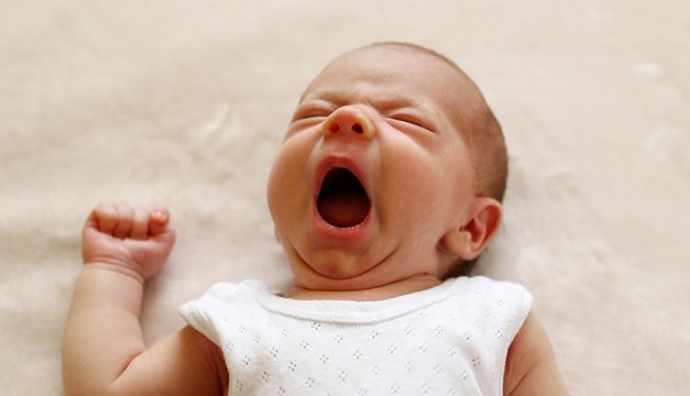 Aquí sencillos pasos para conciliar el sueño de tu bebé