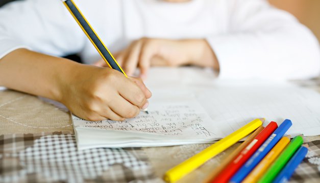 ¿Por qué deberías practicar caligrafía con tus hijos en esta cuarentena?