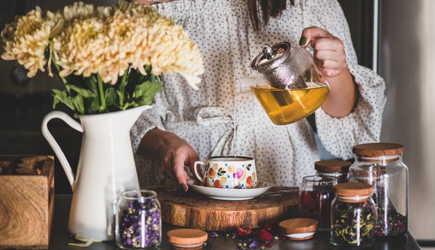 Las infusiones naturales pueden ayudar a cuidar tu garganta