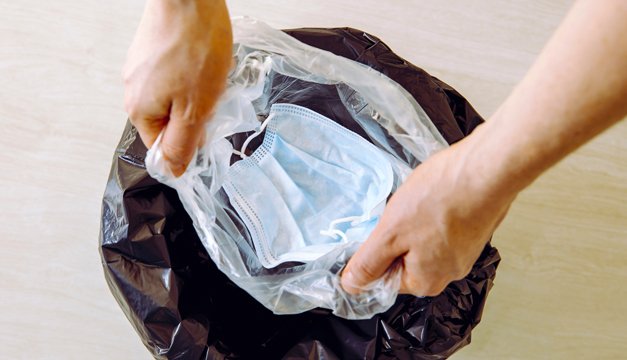 ¿Cómo desechar las mascarillas y guantes luego de utilizarlos para evitar el contagio?