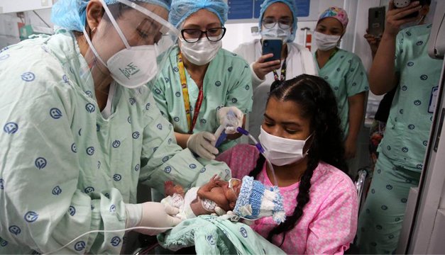 Sorprendente: Mujer con COVID19 y bajo coma inducido, da a luz