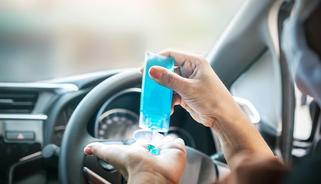 No dejes el alcohol gel dentro de tu carro o esto podría pasar