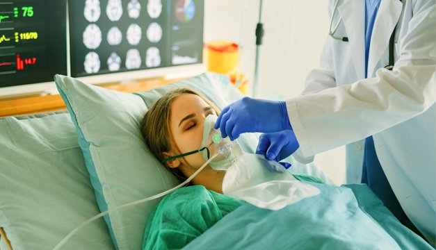 A sus 25 años y a punto de morir, joven comparte su difícil experiencia tras sufrir el COVID19