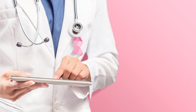 ¿Cómo deben actuar los pacientes con cáncer de seno ante la COVID-19?