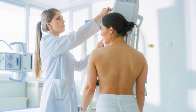 Aumento de cáncer de seno en mujeres a temprana edad