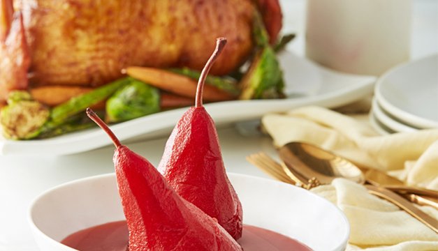 Pavo a la miel con peras en vino tinto