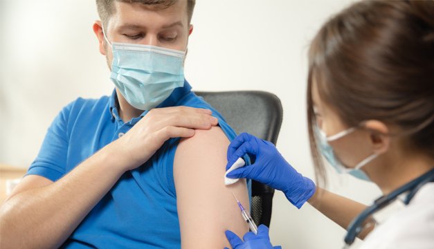 ¿Por qué deben vacunarse los infectados por el COVID19?