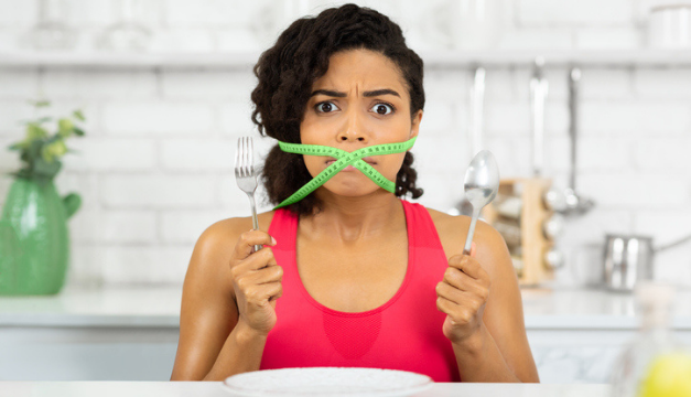 Estos son los 8 problemas de salud al dormir con el cabello húmedo