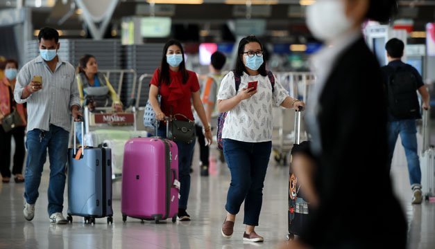 Los chinos comienzan vacaciones del Año Nuevo Lunar marcadas por temor al covid