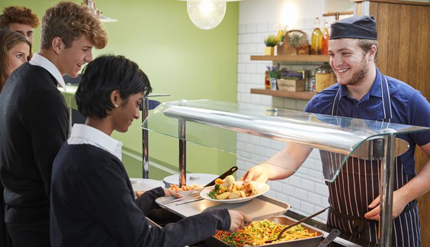 EEUU propone reducir la sal y el azúcar en comidas escolares