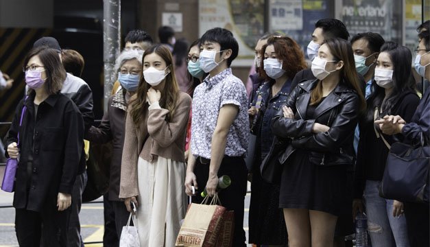 Hong Kong acaba con uso obligado de mascarilla casi mil días después