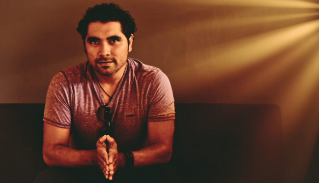 Roberto Nóchez le canta a las luchadoras contra el cáncer de mama