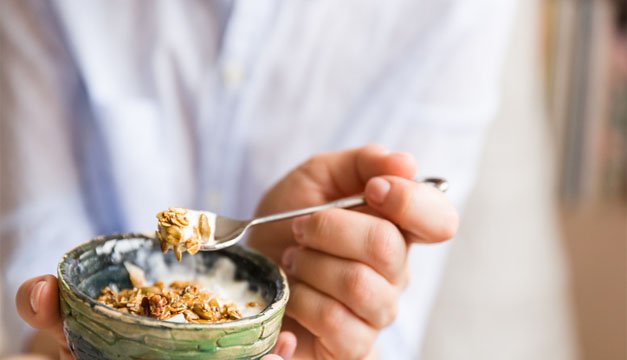 Mantén una dieta afectiva agregando avena a tus comidas