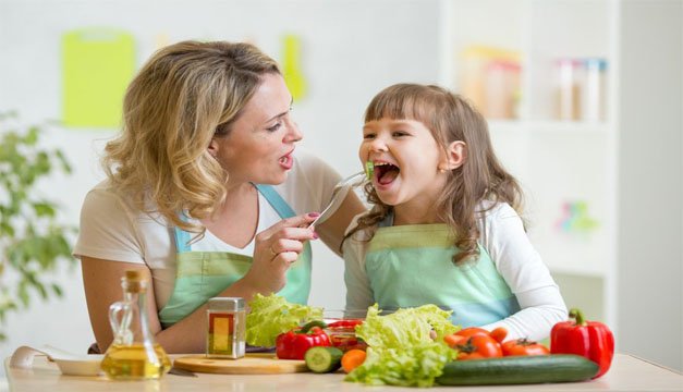Formas de darles una alimentación adecuada a tus hijos