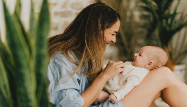 Cuida la salud mental de tu mamá con 3 formas